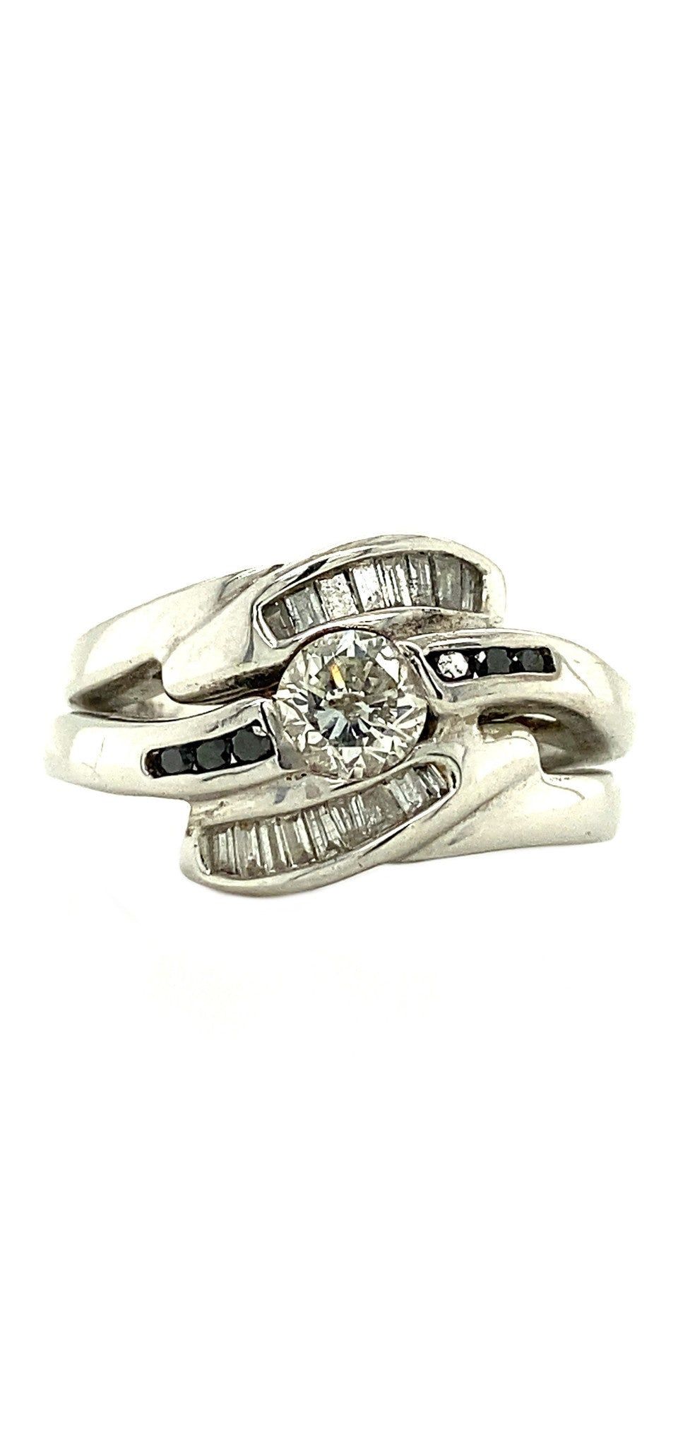 Vintage 18K White Gold Ring with Wit and Zwart Diamond